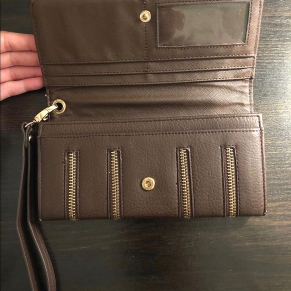 Beautiful Micheal Kors wallet. - Picture 2 of 2